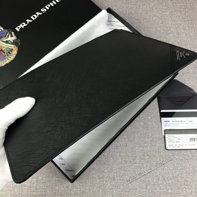 prada手包 普拉達十字紋牛皮手拿包 2NG005 PRADA經典熱賣男士手包  pyd2256